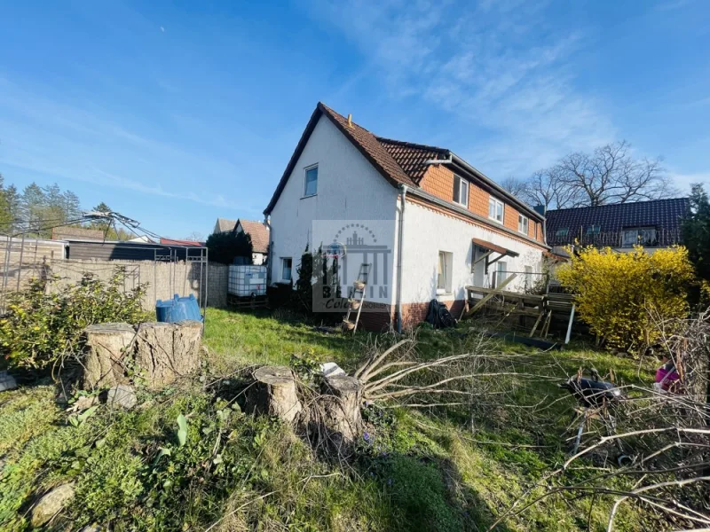 Blick in Richtung 2. Haus Seitenansicht 