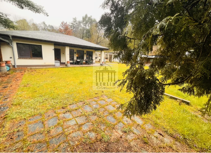 Blick in Richtung Bungalow (Rückseite)