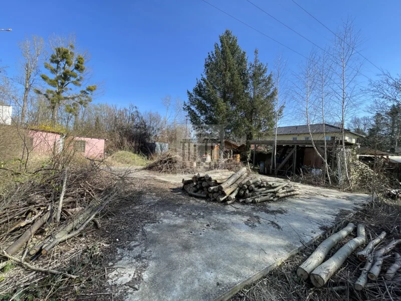 Blick in Richtung der Bodenplatte (für EFH / Bungalow)