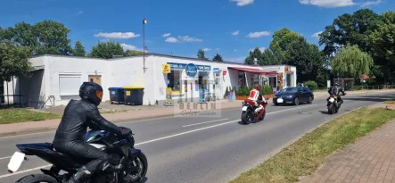 Blick in Richtung GE - Laden/Einzelhandel kaufen in Oranienburg - Oranienburg - 2 modernisierte Gewerbeeinheiten als Kapitalanlage inkl. Stellplätze - in Top Lage !