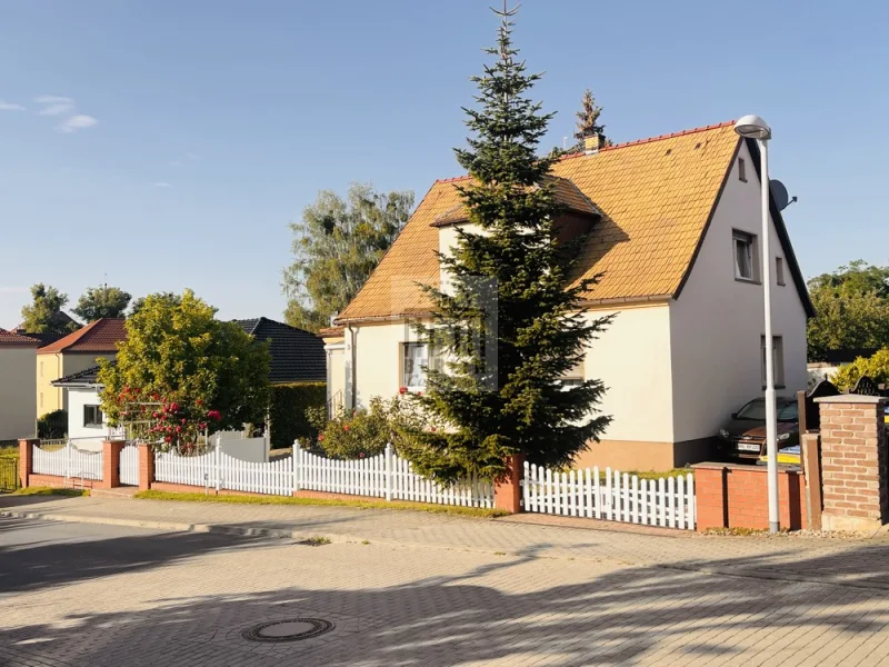 Blick in Richtung EFH - Haus kaufen in Zehdenick - Idyll. GST mit EFH & Einliegerwohnung –  Garage & Gartenmitbenutzung - 1,3 km zum Bhf - Zehdenick!