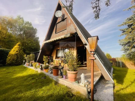 Blick in Richtung Grundstück - Frontansicht  - Haus kaufen in Zehdenick / Burgwall - Traumhaftes Wassergrundstück mit Steg & Weitblick – Freizeitgrundstück mit Bungalow bei Zehdenick !