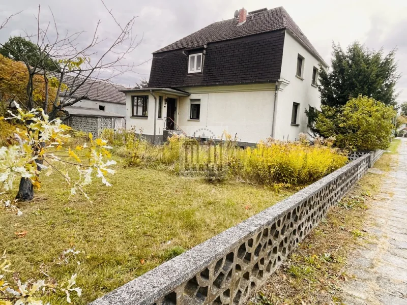 GST - EFH - Haus kaufen in Milower Land - Idyllisches Grundstück mit 1.844 qm inkl. EFH –  Garten, Garage, Terrasse & Nebengebäude in Milow!