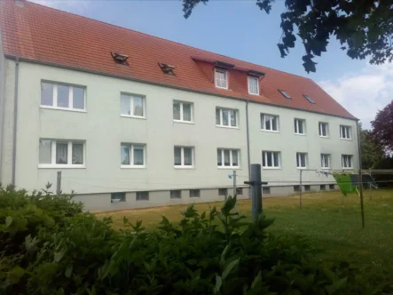 Brunnenstr-14a-14b-Hof - Wohnung mieten in Langhagen - helle und ruhige 4-Zimmer-Wohnung in Langhagen - mit Renovierungszuschuss