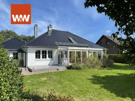 Titelbild - Haus kaufen in Putbus - Familientraum auf Rügen – Stilvolles Zuhause mit viel Platz, Sauna und Gartenparadies in Kasnevitz