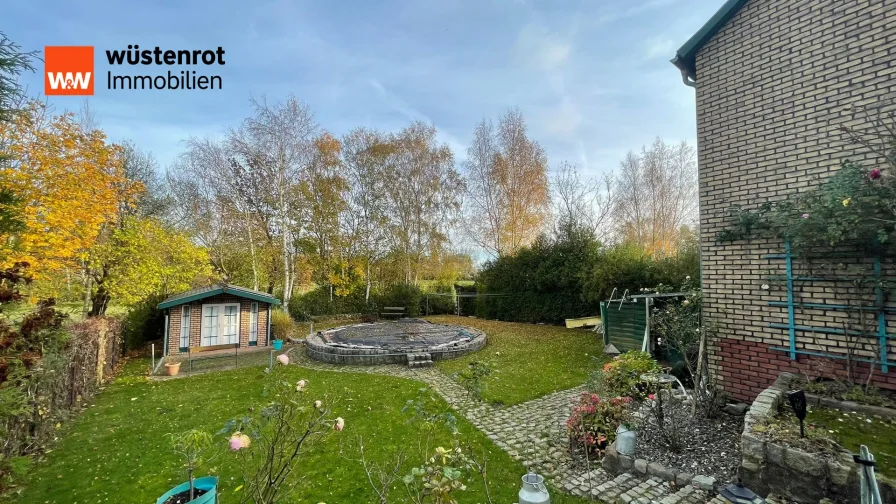 Garten mit Pool