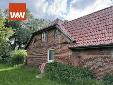 Wunderschöne Giebelseite mit Fachwerkansatz - Haus kaufen in Gremersdorf-Buchholz OT Angerode - Altes Landhaus mit Potential und Stallung auf traumhaftem Grundstück