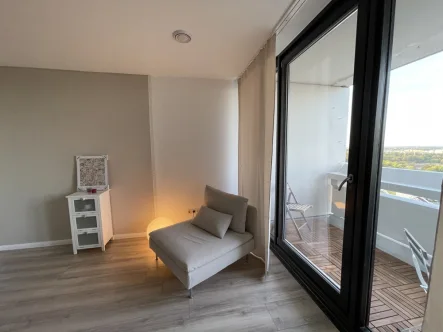 Sitzen - Wohnung mieten in München - Über den Dächern Münchens, möbliertes Apartment mit Südwest-Balkon