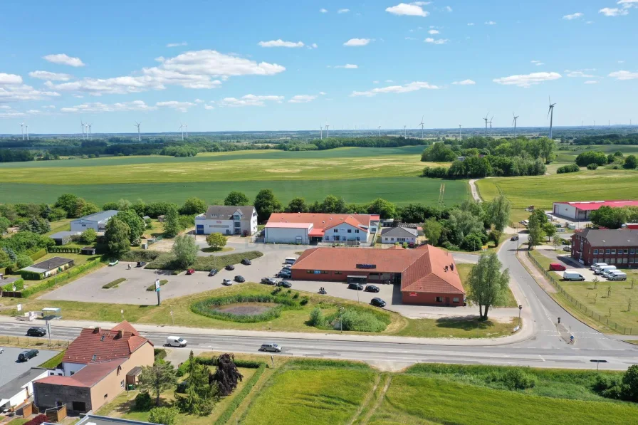 Aussenansicht - Halle/Lager/Produktion mieten in Satow - Moderne Lagerfläche in Satow neben Aldi Discount