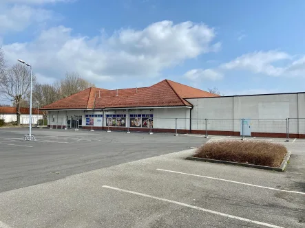 Frontansicht - Laden/Einzelhandel mieten in Peitz - Attraktive Einzelhandelsfläche neben Netto Markt in Peitz - Top-Lage nahe dem Ortskern!