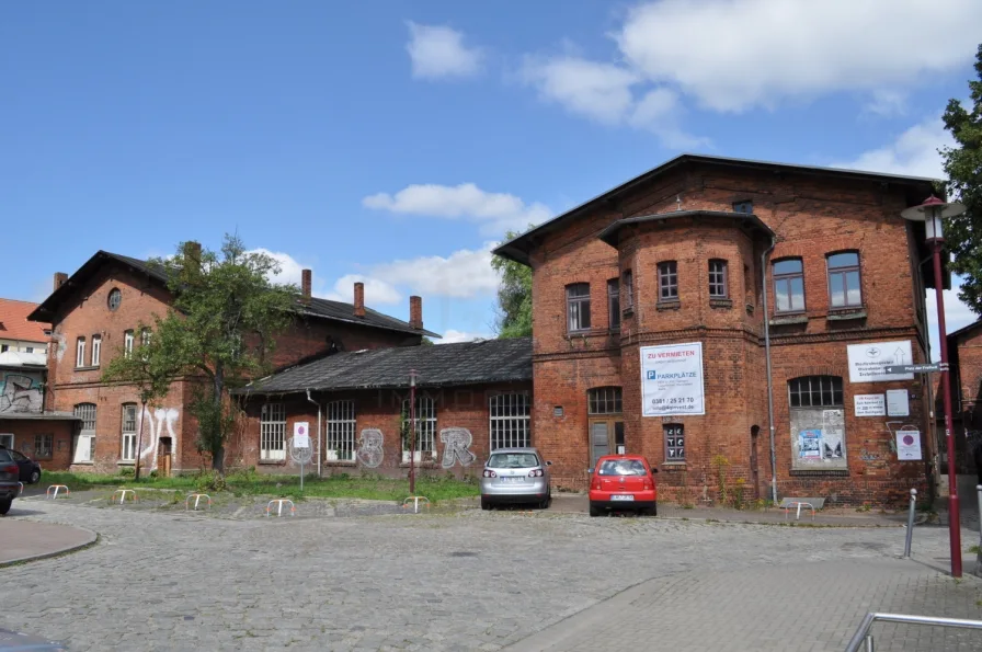 Vorderansicht Haus 6-7-8 - Laden/Einzelhandel mieten in Schwerin - 2 Läden/Büro je 170 m² direkt am Hbf. Schwerin, Sanierung nach Ihren Wünschen + Parkplätze