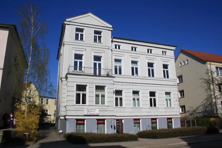 Hausansicht - Garage/Stellplatz mieten in Rostock - Stellplätze im Hinterhof einer alten Stadtvilla nähe des Hauptbahnhofs