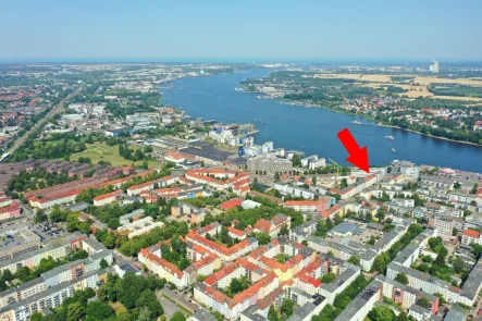 Drohnenansicht markiert - Wohnung mieten in Rostock - Stilvoll möbliert: Hochwertig saniertes 1-Zimmer-Apartment am Rostocker Stadthafen!