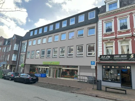 Flensburg Neutstadt_Fassade_straßenseitig_Hellgrau - Halle/Lager/Produktion mieten in Flensburg - Großzügige Gewerbefläche in zentraler innenstadt-Lage