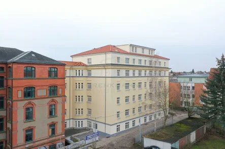 Hausansicht - Wohnung mieten in Schwerin - 3-Zimmerwohnung neben Schweriner Hauptbahnhof ca. 50m mit Top Ausstattung!