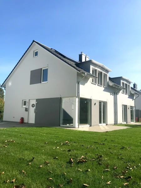 Beispielbild Außenansicht  - Haus mieten in Rövershagen - Moderne Doppelhaushälfte mit gehobener Ausstattung, 4 Zimmer, Terrasse, Stellplatz und Wärmepumpe