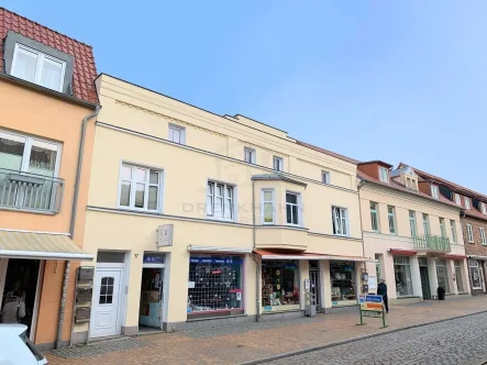 Hausansicht 1 - Gastgewerbe/Hotel mieten in Bad Doberan - Ihre Gelegenheit direkt in der Mollistraße - werbewirksam und stark frequentiert!