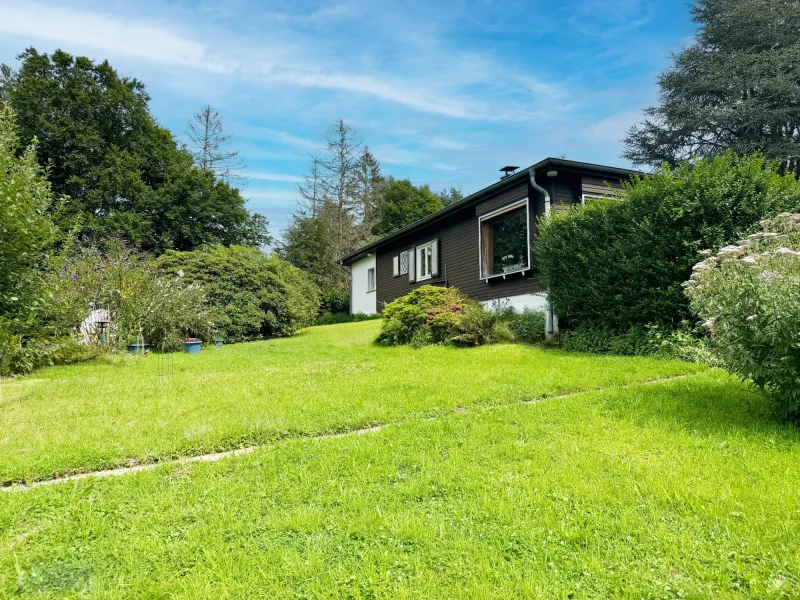 Garten - Haus kaufen in Neunkirchen-Seelscheid - MANNELLA *Für Naturliebhaber und Individualisten* Idyllisch gelegenes Einfamilienhaus in Alleinlage.