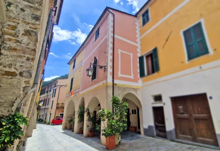 Seitenansicht Haus - Haus kaufen in Zuccarello - MANNELLA *Ein Juwel aus dem 19. Jahrhundert - historisches Stadthaus im Hinterland von Alassio