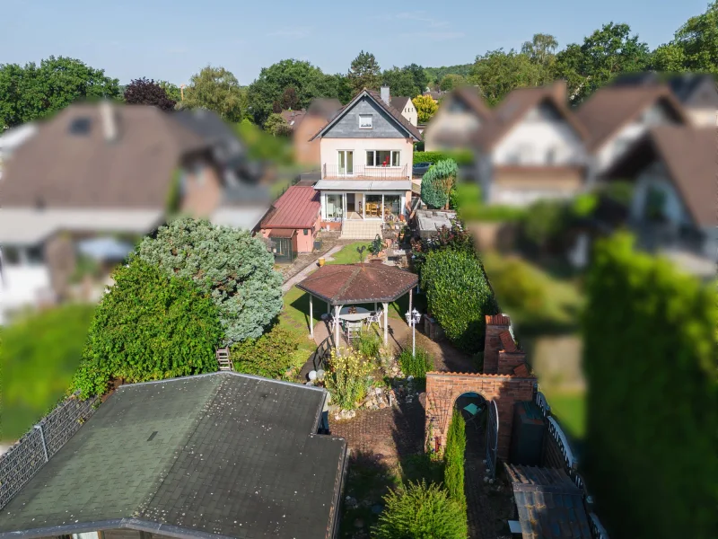 Drohnenaufnahmen - Haus kaufen in Siegburg - MANNELLA *Traumhaftes Zweifamilienhaus mit weitläufigem Grundstück* Ideal für die ganze Familie.