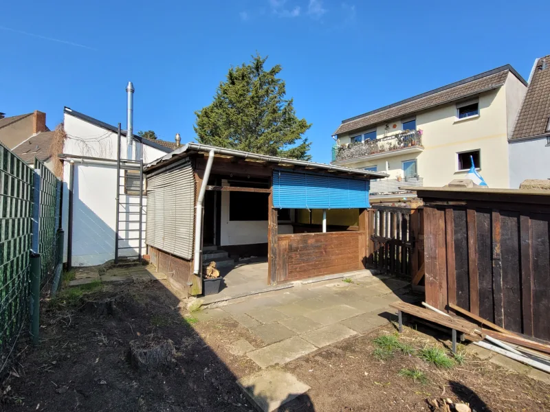 Rückansicht Bungalow mit Terrasse