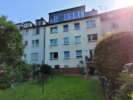 Rückansicht - Haus kaufen in Essen / Bochold - MANNELLA *Vermieten mit Parkblick* Modernisiertes Mehrfamilienhaus fußläufig zum Bahnhof Borbeck-Süd