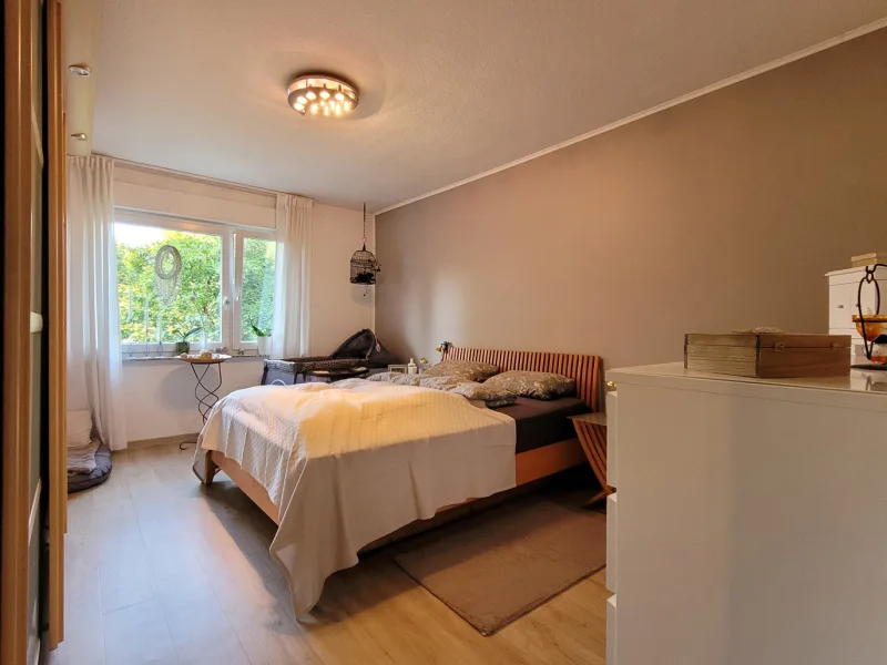 Schlafzimmer EG Gartenseite