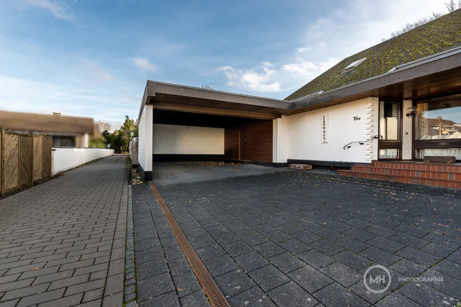 Einfahrt/Carport