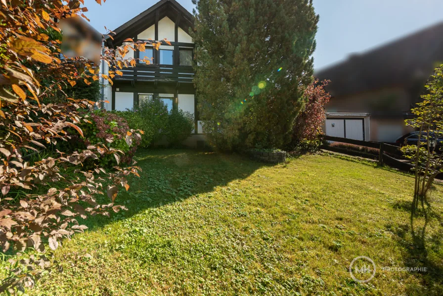 Vorderansicht - Haus kaufen in Neunkirchen-Seelscheid - MANNELLA *Eleganter Huf-Haus-Stil* Zeitlose Architektur mit Charakter, zentrale Lage in Seelscheid