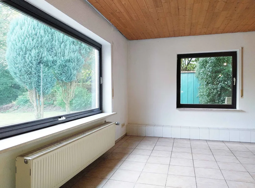 Wohnzimmer - Wohnung mieten in Neunkirchen-Seelscheid - MANNELLA *75qm große Single-Wohnung* ruhige Ortsrandlage mit Süd-Terrasse & separatem Eingang