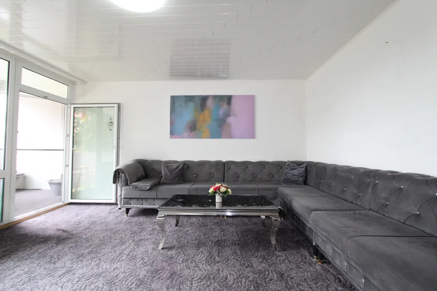 Wohnzimmer  - Wohnung kaufen in Lohmar - MANNELLA * 4-Zimmer Wohnung mit Garage, als Kapitalanlage oder zur Eigennutzung im Lohmarer Zentrum.*