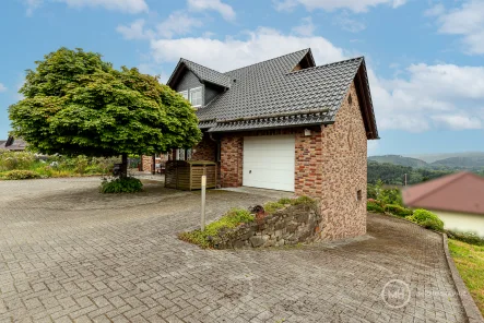  - Haus kaufen in Windeck - MANNELLA *Panoramablick par excellence* mit Erdwärme (A+) und viel Platz für die Familie.