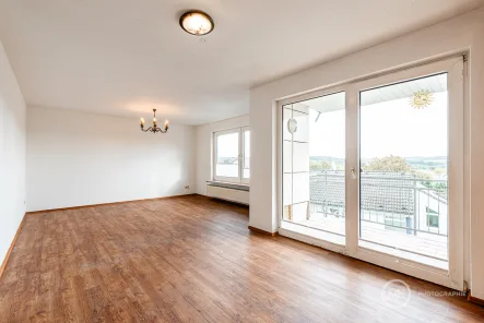 Wohnzimmer - Wohnung kaufen in Much - MANNELLA *Moderne 3-Zimmer-Wohnung mit Balkon* – Ruhige Lage, perfekt zur Eigennutzung für Familien oder Paare