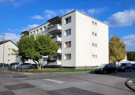 Eckansicht - Wohnung kaufen in Bergheim - MANNELLA *Ruhige Lage in Quadrath-Ichendorf* Gepflegte Erdgeschosswohnung - sofort bezugsfrei