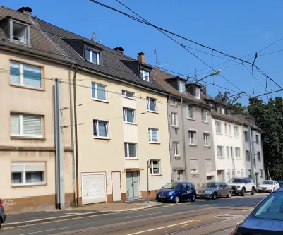 Vorderansicht - Haus kaufen in Essen / Bochold - MANNELLA *Vermieten direkt am Park* Modernisiertes Mehrfamilienhaus fußläufig zum Bahnhof Borbeck-Süd