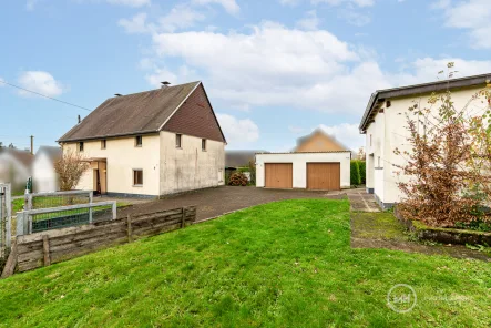 Garten - Haus kaufen in Neunkirchen-Seelscheid - MANNELLA *Freistehendes Einfamilienhaus mit Charme* Mit Garten und Raum für Visionen.