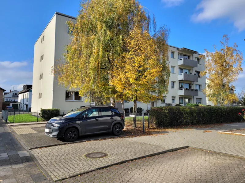 Ansicht Eingangsseite - Wohnung kaufen in Bergheim - MANNELLA *Ruhige Lage in Quadrath-Ichendorf* Gepflegte Erdgeschosswohnung - sofort bezugsfrei