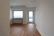 Eingangsbereich/ Esszimmer mit Zugang zum großen Balkon