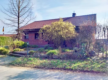 Straßenansicht - Haus mieten in Neunkirchen-Seelscheid / Niederhorbach - MANNELLA *Famillienidyll auf dem Land*großzügiges Einfamilienhaus in ruhiger Lage in einem Nebenort