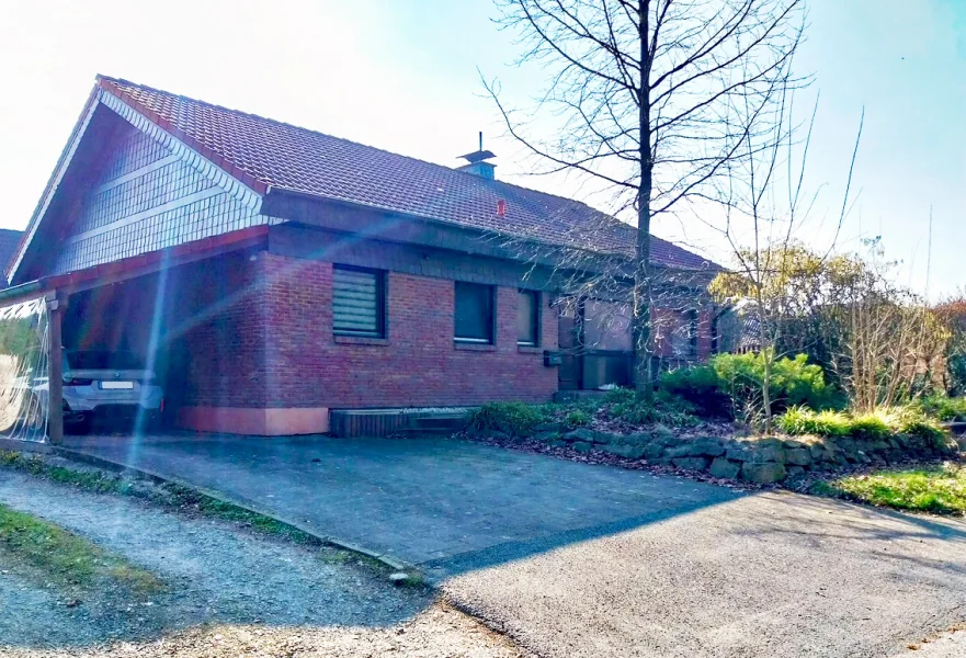 Carport + Stellplätze