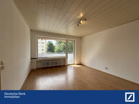 Wohnzimmer - Wohnung kaufen in Essen - 2-Zimmer-Wohnung in Essen-Altenessen – 58 m² mit Balkon und Einbauküche