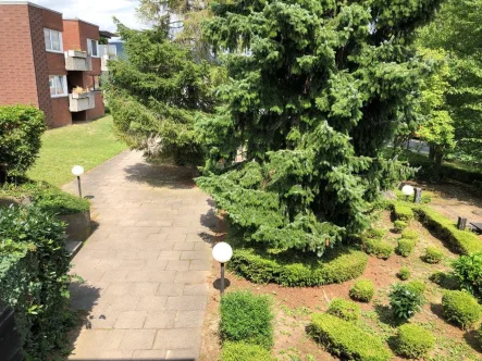 Blick vor das Haus - Wohnung kaufen in Springe - Eigentumswohnung als Kapitalanlage oder zur Eigennutzung