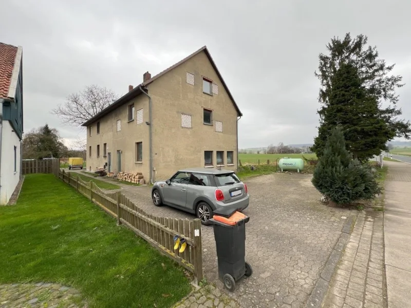  - Haus kaufen in Coppenbrügge - 1.700 m² Grundstück am Ortsrand von Bisperode – den Sportplatz vor der Haustür – Bieterverfahren 