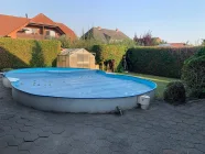 Garten mit Pool