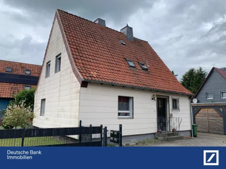 Straßenansicht - Haus kaufen in Lehre - Einziehen und Wohlfühlen