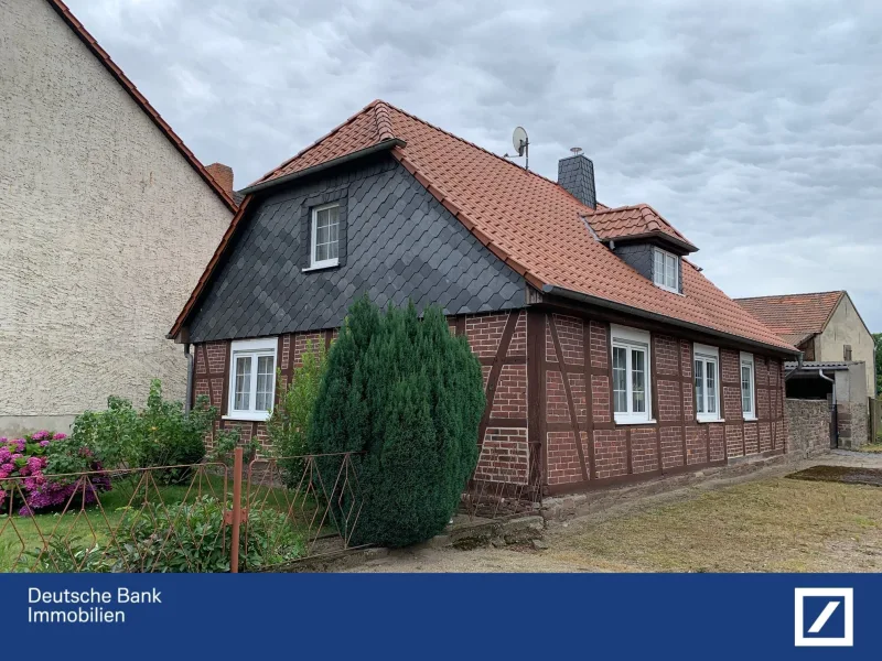 Straßenansicht - Haus kaufen in Rätzlingen - EFH mit Scheune und Brunnen mit viel Potenzial 