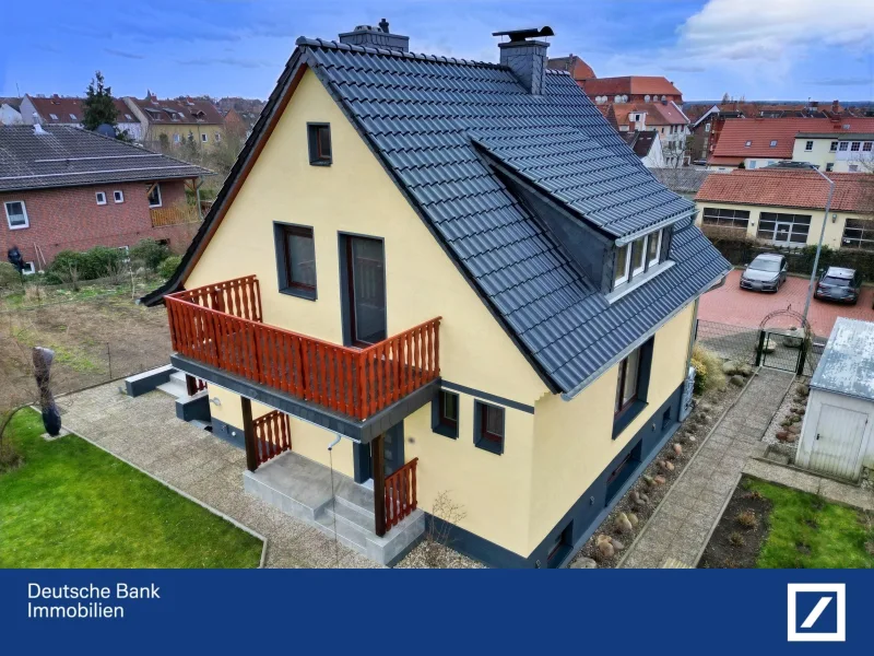 Außenansicht Vogelperspektive  - Haus kaufen in Helmstedt - Wunderschönes Einfamilienhaus im Herzen Helmstedts!