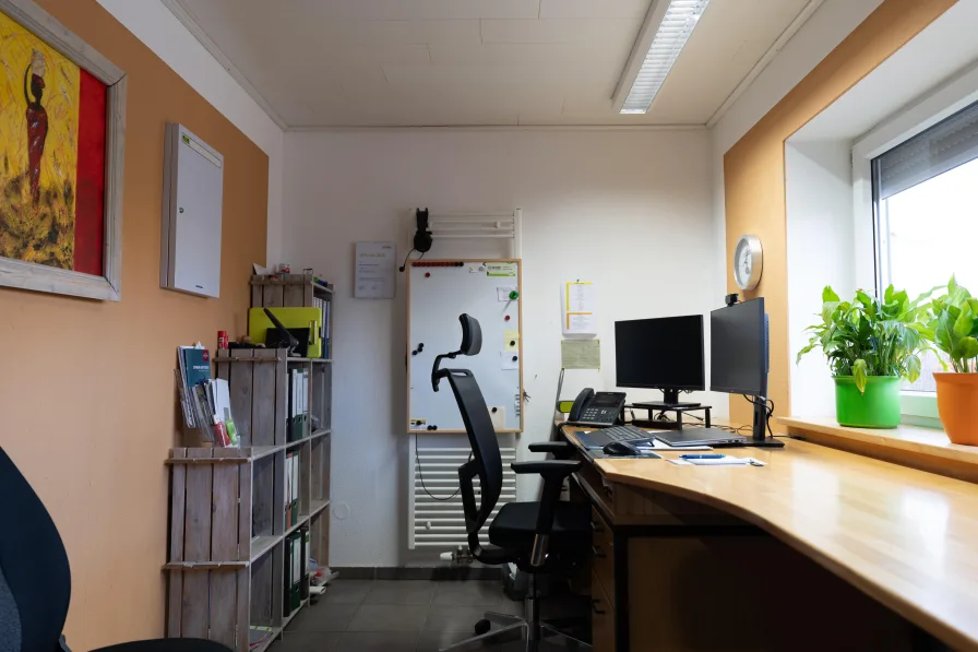 Gewerbehalle_Büro