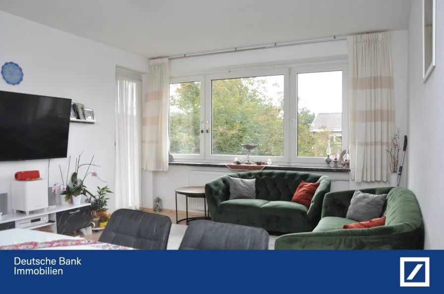 Wohnzimmer - Wohnung kaufen in Düsseldorf - Geräumige 3-Zimmer-Wohnung mit Balkon und optimaler Verkehrsanbindung