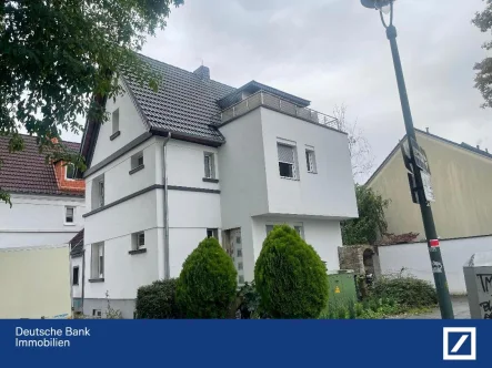 Außenansicht - Haus kaufen in Düsseldorf - In diesem Haus kann sich Ihre Familie rundum wohlfühlen!